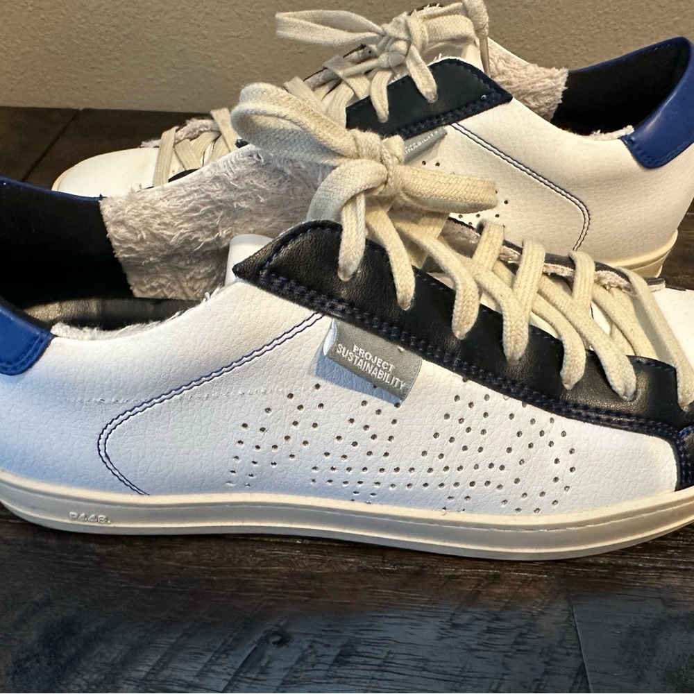 P448 shoes size 39